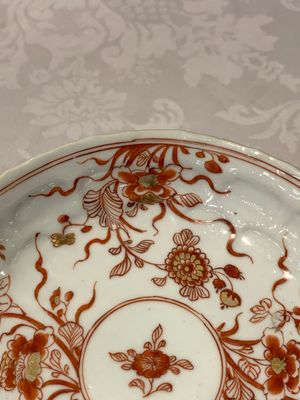 A Chinese gilt iron-red saucer and a blue and white saucer, Johanneum marks, ex-collection of August the Strong, Kangxi — photo 4