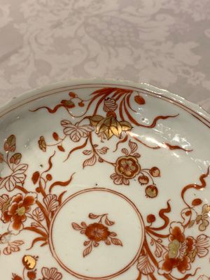 A Chinese gilt iron-red saucer and a blue and white saucer, Johanneum marks, ex-collection of August the Strong, Kangxi — photo 6