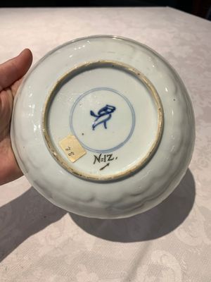 A Chinese gilt iron-red saucer and a blue and white saucer, Johanneum marks, ex-collection of August the Strong, Kangxi — photo 8