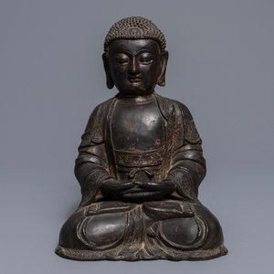 A Chinese gilt-lacquered bronze figure of Amithaba Buddha, Ming — photo 1