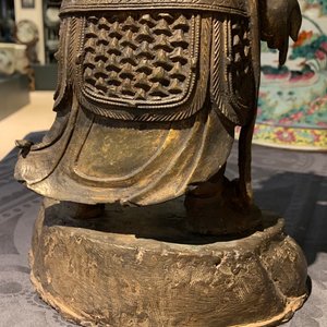 A Chinese gilt-lacquered bronze figure of Weituo, Ming — photo 24