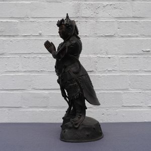 A Chinese gilt-lacquered bronze figure of Weituo, Ming — 照片 12