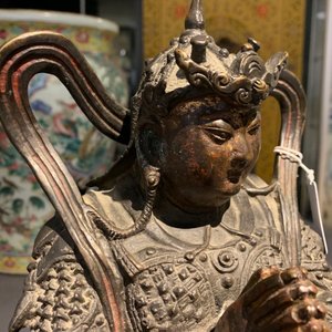 A Chinese gilt-lacquered bronze figure of Weituo, Ming — 照片 15