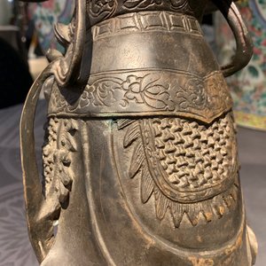 A Chinese gilt-lacquered bronze figure of Weituo, Ming — 照片 20