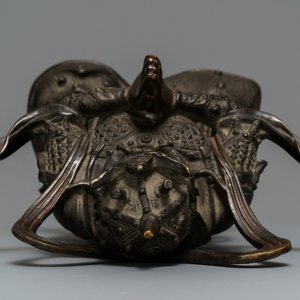 A Chinese gilt-lacquered bronze figure of Weituo, Ming — 照片 8