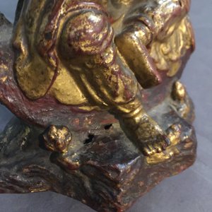 A Chinese gilt-lacquered bronze group of Guanyin with a child, 18th C. — 照片 12