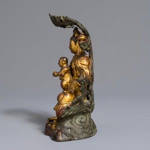 A Chinese gilt-lacquered bronze group of Guanyin with a child, 18th C. — 照片 2