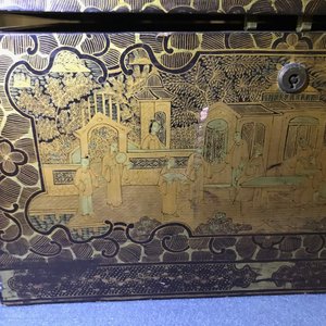 A Chinese gilt-lacquered cabinet and a box, Canton, 19th C. — 照片 16