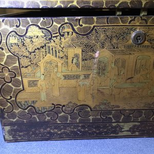A Chinese gilt-lacquered cabinet and a box, Canton, 19th C. — 照片 17