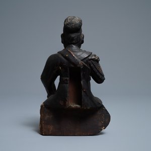 A Chinese gilt-lacquered wood figure of Guan Yu, Ming — photo 4