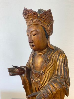 A Chinese gilt-lacquered wood sculpture of a monk, Qing — 照片 5
