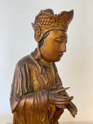 A Chinese gilt-lacquered wood sculpture of a monk, Qing — 照片 6