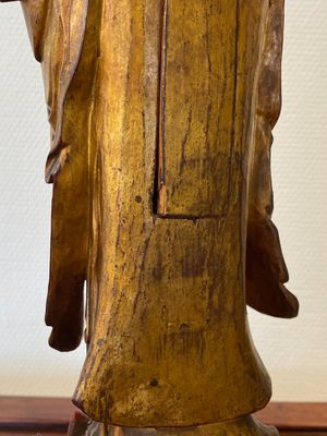 A Chinese gilt-lacquered wood sculpture of a monk, Qing — 照片 10
