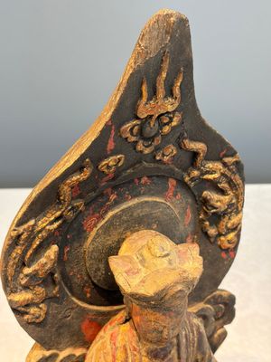 A Chinese gilt-lacquered wooden Bodhisattva and attendants on a throne, Qing — foto 5