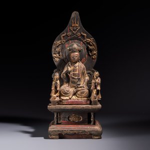 A Chinese gilt-lacquered wooden Bodhisattva and attendants on a throne, Qing — foto 1