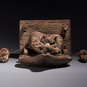 A Chinese gilt-lacquered wooden Bodhisattva and attendants on a throne, Qing — foto 6