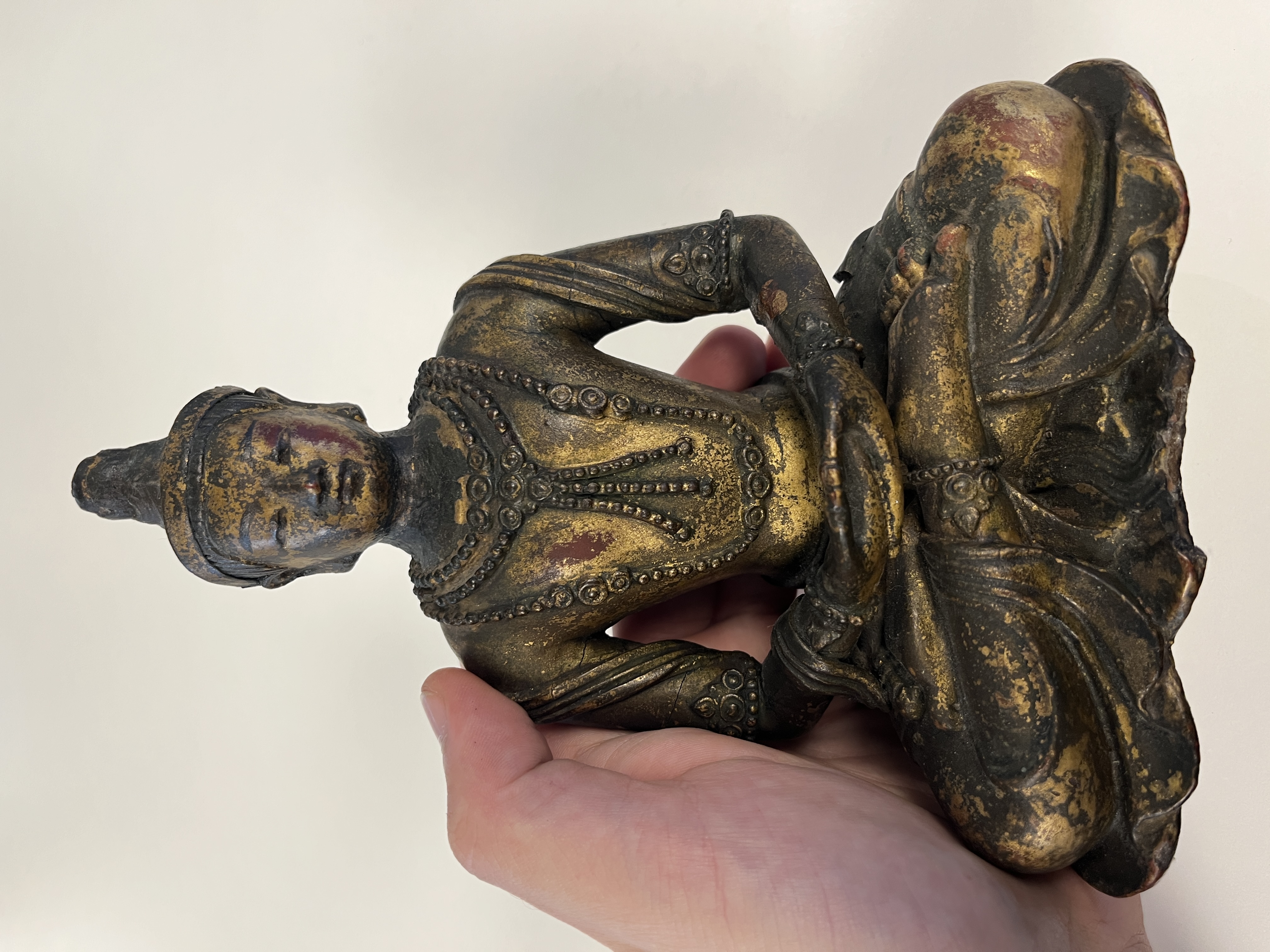 A Chinese gilt-lacquered wooden Bodhisattva  — photo 1
