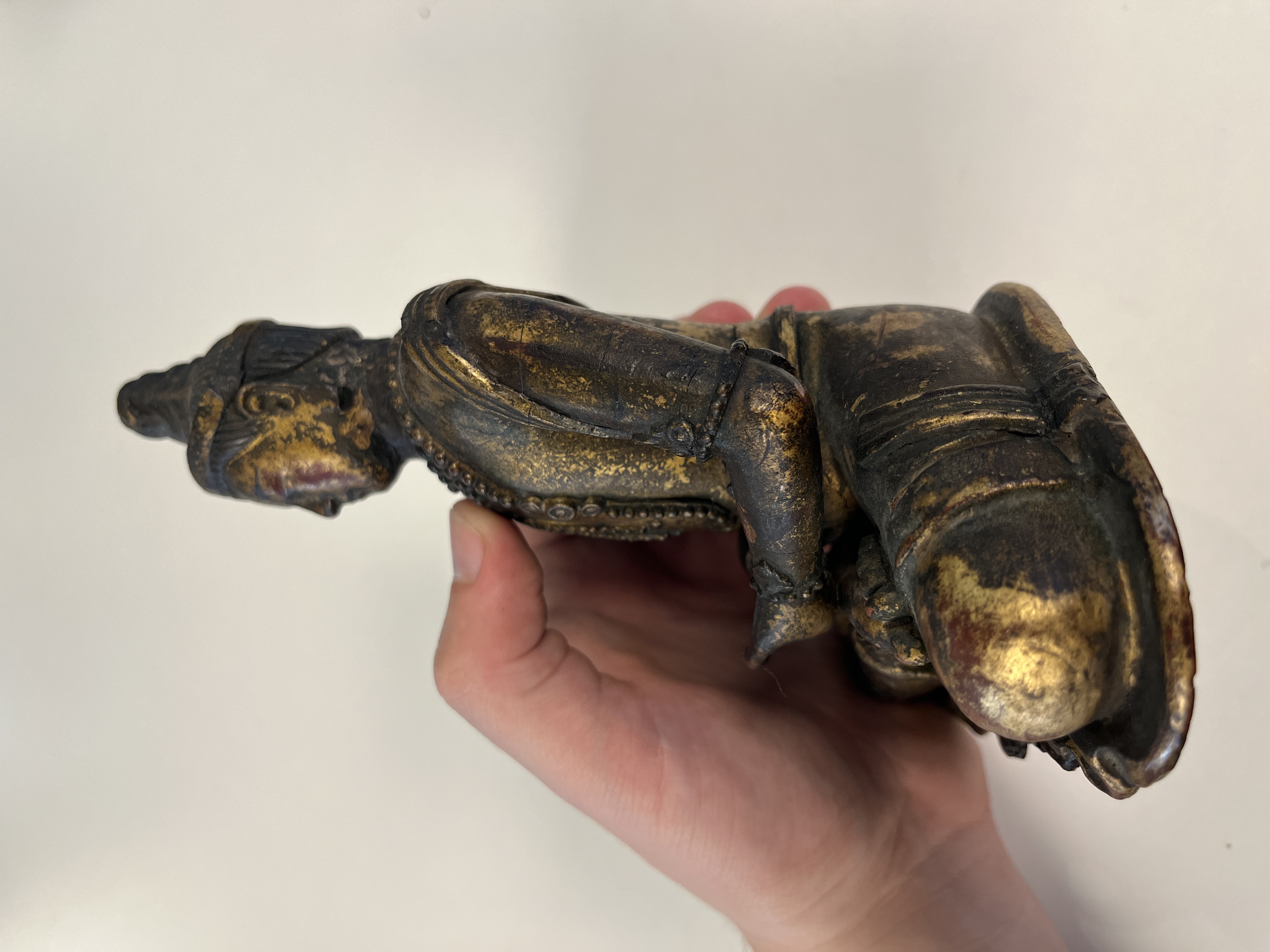 A Chinese gilt-lacquered wooden Bodhisattva  — photo 2
