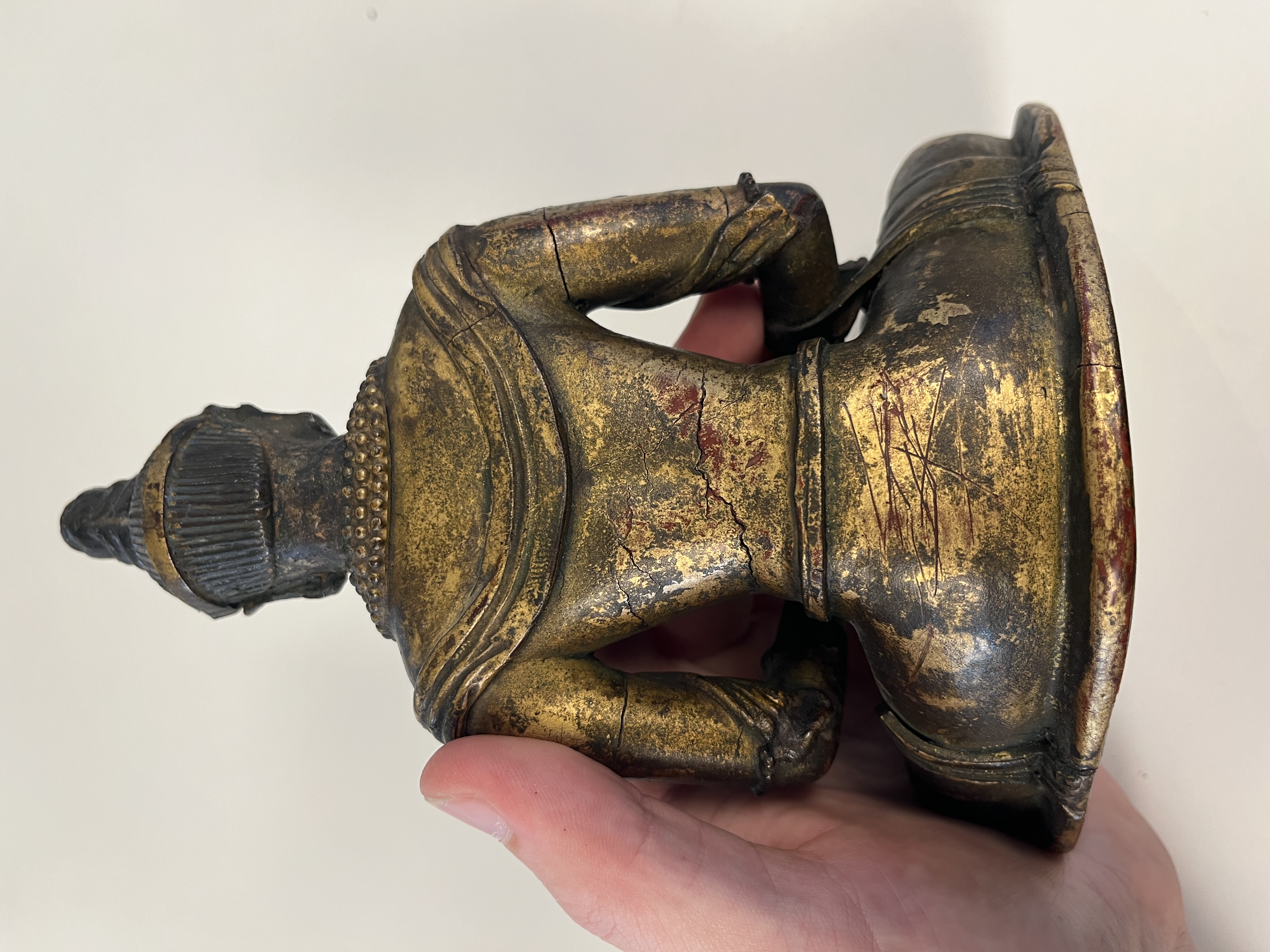 A Chinese gilt-lacquered wooden Bodhisattva  — photo 3