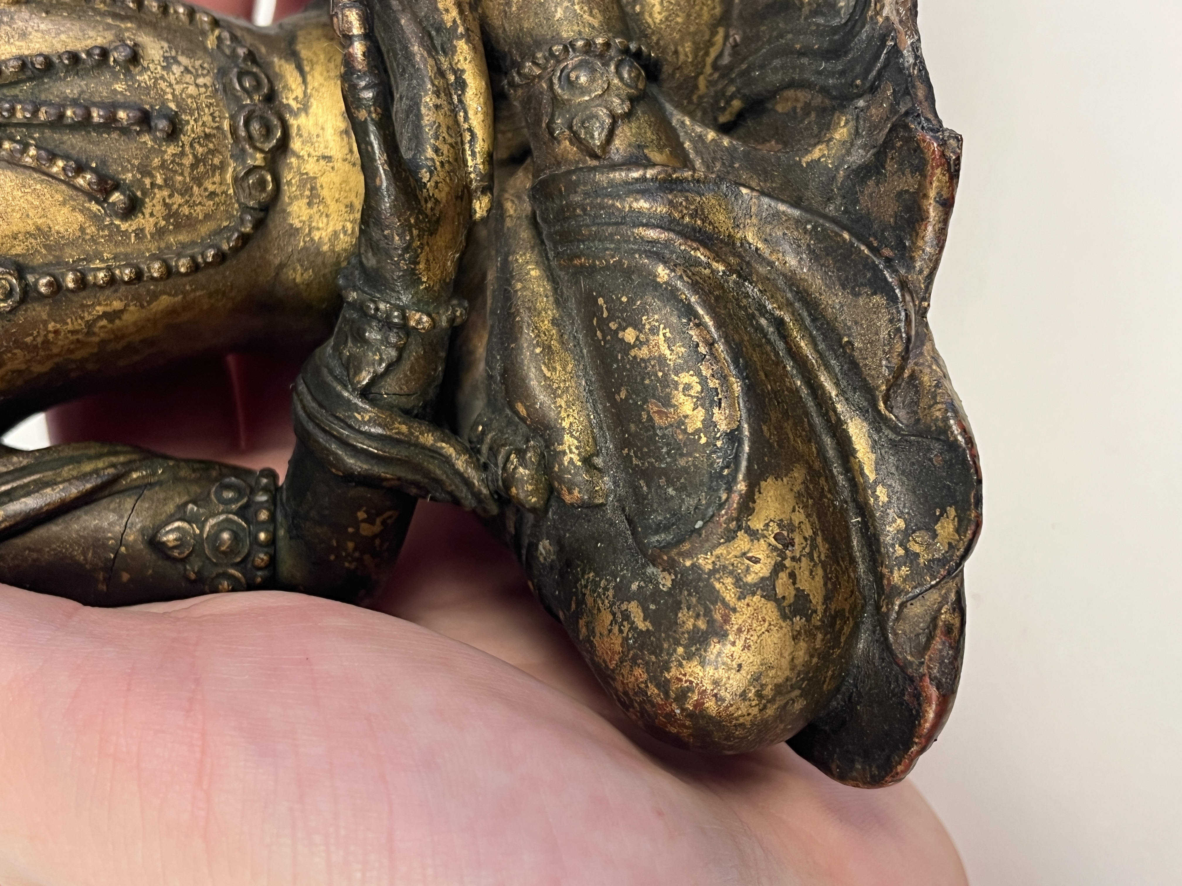A Chinese gilt-lacquered wooden Bodhisattva  — photo 10