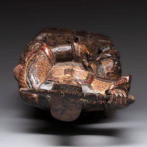 A Chinese gilt-lacquered wooden sculpture of a guardian, 19th C. — foto 5