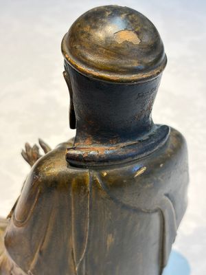 A Chinese gilt-lacquered wooden seated Bodhisattva, Ming — foto 12