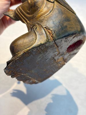 A Chinese gilt-lacquered wooden seated Bodhisattva, Ming — foto 13