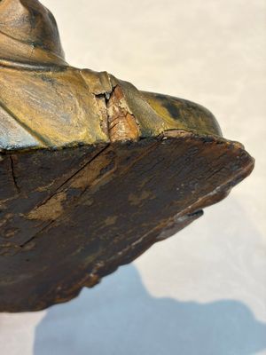 A Chinese gilt-lacquered wooden seated Bodhisattva, Ming — foto 14