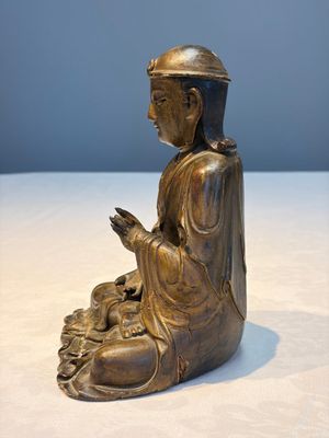 A Chinese gilt-lacquered wooden seated Bodhisattva, Ming — foto 2