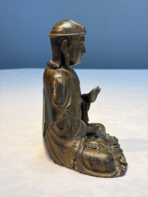 A Chinese gilt-lacquered wooden seated Bodhisattva, Ming — foto 4