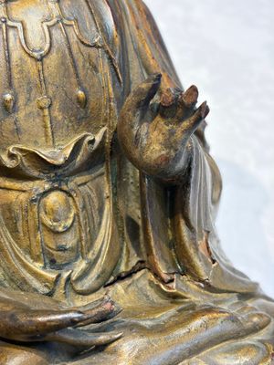 A Chinese gilt-lacquered wooden seated Bodhisattva, Ming — foto 6