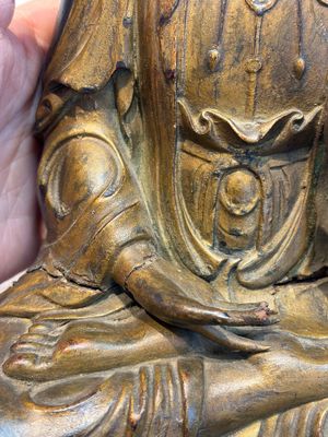 A Chinese gilt-lacquered wooden seated Bodhisattva, Ming — foto 7