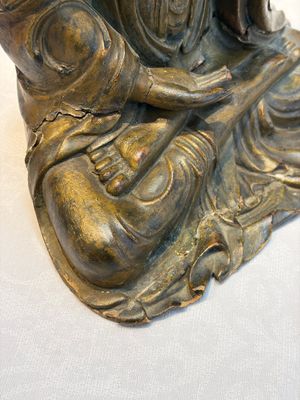 A Chinese gilt-lacquered wooden seated Bodhisattva, Ming — foto 9