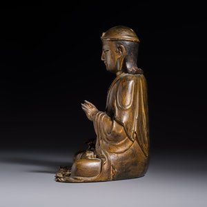A Chinese gilt-lacquered wooden seated Bodhisattva, Ming — foto 2