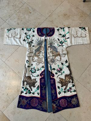 A Chinese gilt-metal embroidered silk 'animals' children's robe, 19/20th C. — photo 1