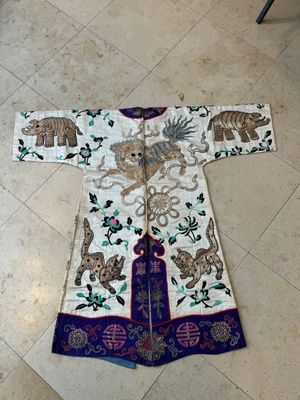 A Chinese gilt-metal embroidered silk 'animals' children's robe, 19/20th C. — photo 13