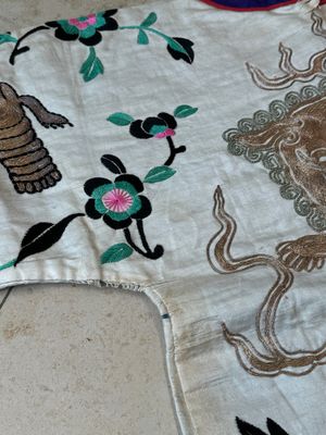 A Chinese gilt-metal embroidered silk 'animals' children's robe, 19/20th C. — photo 15