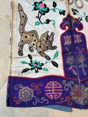 A Chinese gilt-metal embroidered silk 'animals' children's robe, 19/20th C. — photo 19