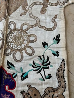 A Chinese gilt-metal embroidered silk 'animals' children's robe, 19/20th C. — photo 21