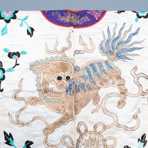 A Chinese gilt-metal embroidered silk 'animals' children's robe, 19/20th C. — photo 10