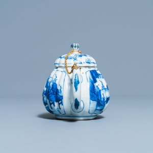 A Chinese gilt-mounted blue and white teapot and cover, Kangxi — photo 3