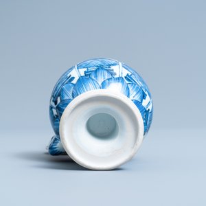 A Chinese gilt-mounted blue and white teapot and cover, Kangxi — 照片 7