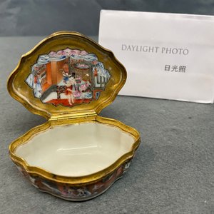 A Chinese gilt-mounted famille rose snuff box, Qianlong — 照片 11