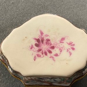 A Chinese gilt-mounted famille rose snuff box, Qianlong — 照片 18