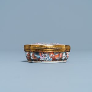 A Chinese gilt-mounted famille rose snuff box, Qianlong — 照片 5