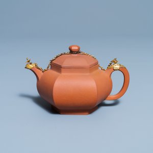 A Chinese gilt-mounted Yixing stoneware teapot and cover, Kangxi — 照片 2