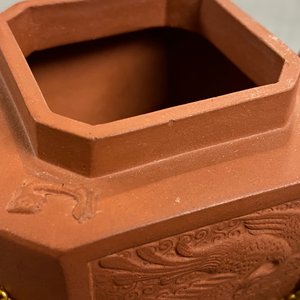 A Chinese gilt-mounted Yixing stoneware teapot and cover, Kangxi — photo 15