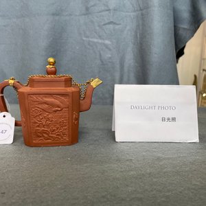 A Chinese gilt-mounted Yixing stoneware teapot and cover, Kangxi — photo 16
