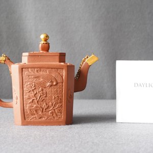 A Chinese gilt-mounted Yixing stoneware teapot and cover, Kangxi — photo 9