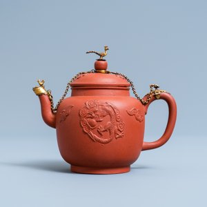 A Chinese gilt-mounted Yixing stoneware teapot and cover, Kangxi — photo 2